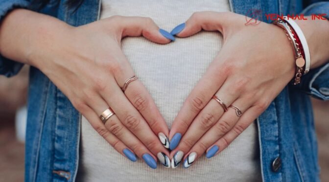 Is a Manicure Safe During Pregnancy?