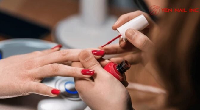 Who is a good manicure and gel master in Aurora or Newmarket?